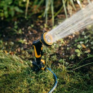 Fiskars 1070830 Comfort prec&iacute;zi&oacute;s locsol&oacute; kezdő szett