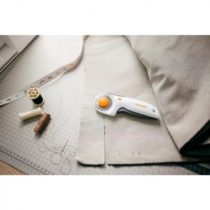 Fiskars 9793 görgős vágó (1003910)