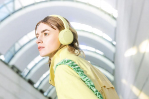 Sony WH-CH520 Bluetooth fejhallgat&oacute; s&aacute;rga (WHCH520Y.CE7)