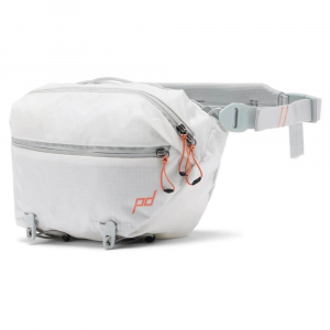 Peak Design Outdoor Sling 7L t&aacute;ska feh&eacute;r/sz&uuml;rke (BAS-7-CD-1)