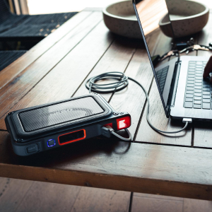 Nebo Rambler PS100, PowerBank, 95,9 Wh, 2x USB-A (2,4 A), 1x USB-C PD (45W), szolárpanel kompatibilis, 385 lm lámpa (NEB-PST-0004-G)