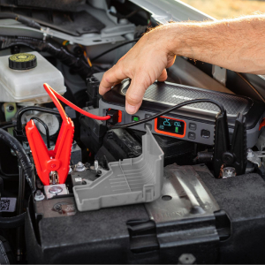 Nebo Assist-Air Jump Starter, 1500 A, 55,5 Wh akkumulátor, 120 PSI, 1x USB-A (2,1 A), 1x USB-C (20 W), 200 lm, indítás rásegítő (NEB-PBK-0004-G)