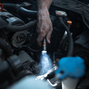 Nebo Torchy 2k HD zsebl&aacute;mpa, 2000 Lumen, akkumul&aacute;toros, v&iacute;z-, &eacute;s &uuml;t&eacute;s&aacute;ll&oacute;, &ouml;vcsipesz (NEB-FLT-0033-G)