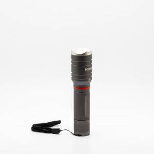 Nebo TAC SLYDE zsebl&aacute;mpa, 300 lumen, zoom, alum&iacute;nium burkolat, IPX4, 5 f&eacute;le &uuml;zemm&oacute;d, elemes műk&ouml;d&eacute;s (NEB-6746-G)
