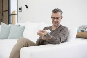 Medisana BW 345  V&eacute;rnyom&aacute;sm&eacute;rő Csukl&oacute; (51073)