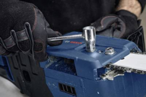 Bosch Professional GKE 18V-40 Akku Akkus l&aacute;ncfűr&eacute;sz Penge hossza 360 mm (akku n&eacute;lk&uuml;l) (06008D3000)