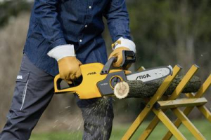 STIGA CS 100e Akku L&aacute;ncfűr&eacute;sz Akkuval, T&ouml;ltővel Penge hossza 250 mm (271404101/ST1)