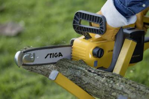 STIGA CS 100e Akku L&aacute;ncfűr&eacute;sz Akkuval, T&ouml;ltővel Penge hossza 250 mm (271404101/ST1)