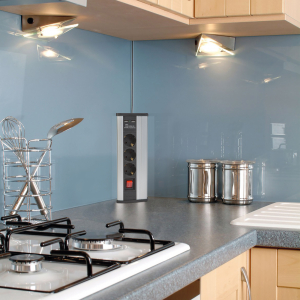 Delight Sarokeloszt&oacute; - kapcsol&oacute;s - 3 x 250V, 16A - 2 x USB, 2,1A - alum&iacute;nium h&aacute;z (20483S)