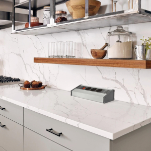 Delight Sarokeloszt&oacute; - kapcsol&oacute;s - 3 x 250V, 16A - 2 x USB, 2,1A - alum&iacute;nium h&aacute;z (20483S)