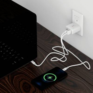 SKROSS Power Charger 65W PD GaN US USB-s t&ouml;ltők&eacute;sz&uuml;l&eacute;k 65 W 1x USB-A, 2x USB-C Power Delivery Belt&eacute;r (SKCH001265WPDUSCN)