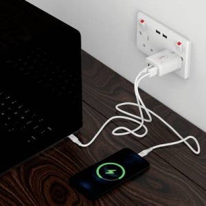 SKROSS Power Charger 65W PD GaN Combo+ UK USB-s t&ouml;ltők&eacute;sz&uuml;l&eacute;k 65 W 1x USB-A, 2x USB-C Power Delivery Belt&eacute;r (SKKT0565WPDUKCN)
