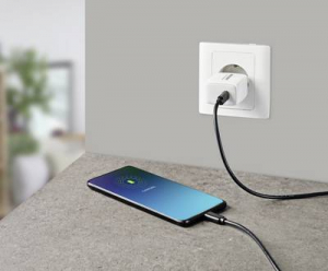 VOLTCRAFT UC-1XCX004 USB-s t&ouml;ltők&eacute;sz&uuml;l&eacute;k 20 W Belt&eacute;r Kimeneti &aacute;ram (max.) 3 A 1 x 1x USB-C GaN (VC-13158215)