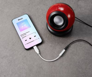 Renkforce USB-C, Audio Csatlakoz&oacute;k&aacute;bel [1x USB-C - 1x Audio, sztereo (3.5 mm jack)] 0.1 m Feh&eacute;r (RF-6056890)