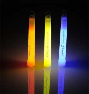 S&ouml;t&eacute;tben vil&aacute;g&iacute;t&oacute; r&uacute;d, 15x1,5 cm, műanyag, neon sz&iacute;n (PY15150)