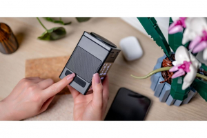 Newell induOne MagPlay MagSafe vezet&eacute;k n&eacute;lk&uuml;li t&ouml;ltő hangsz&oacute;r&oacute;val &eacute;s kijelzővel 3 mobileszk&ouml;zh&ouml;z (NL4612)