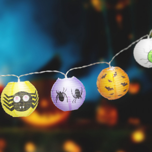 Family Halloween-i lampion f&eacute;nyf&uuml;z&eacute;r - 7,5 x 110 cm - 2 x AA elemes (58155)