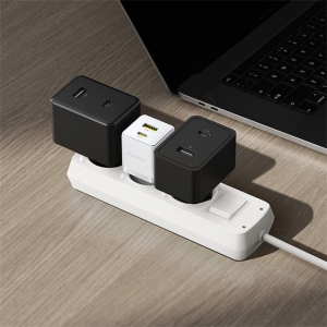 Baseus Palm h&aacute;l&oacute;zati gyorst&ouml;ltő 30W USB Type-C + USB Type-A feh&eacute;r (P1011160A213-00)