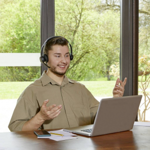 Hama BT700 On Ear headset Bluetooth Stereo Fekete Headset, Hangerő szab&aacute;lyoz&aacute;s Sz&aacute;m&iacute;t&oacute;g&eacute;p (00139938)