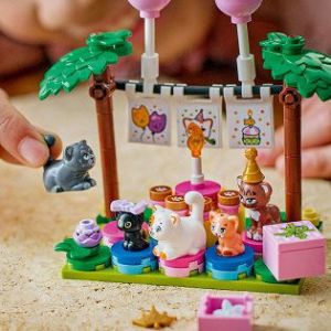 Lego Friends Sz&uuml;let&eacute;snapi cicazs&uacute;r &eacute;s lombh&aacute;z cic&aacute;knak 42666