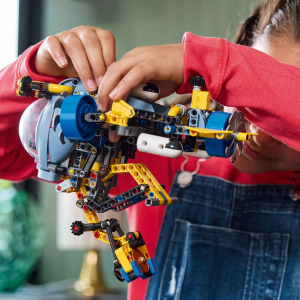 DUPLA CIKK! EZZEL: Lego42201    Lego Technic M&eacute;lytengeri kutat&oacute; tengeralattj&aacute;r&oacute; 42201