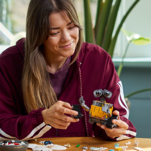 Lego Disney Pixar 43279 WALL-E &eacute;s EVA  - felnőttek r&eacute;sz&eacute;re