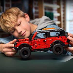 Lego Technic Ford Bronco SUV 42213  - gyerekek r&eacute;sz&eacute;re