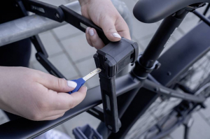 Fischer Fahrrad PROTEC PLUS + FK85 Hajtogat&oacute;s lakat Kulcsos z&aacute;r (85926:FISCHER)
