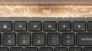 Logitech K980 Signature Slim Solar+ vezet&eacute;k n&eacute;lk&uuml;li US billentyűzet grafitsz&uuml;rke (920-013764)