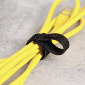Quadrios T&eacute;pőz&aacute;r k&aacute;belk&ouml;tegelő K&ouml;tegel&eacute;shez Bolyhos &eacute;s horgos f&eacute;l (H x Sz) 350 mm x 12 mm Fekete 10 db (25CA565)