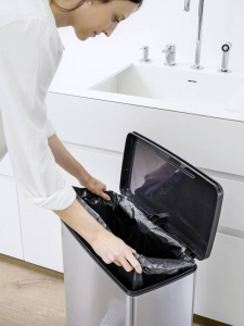 CURVER Deco bin slim  Szemeteskuka 65 l (Sz x Ma x M&eacute;) 480 x 615 x 280 mm Ez&uuml;st, Fekete 1 db (254610)