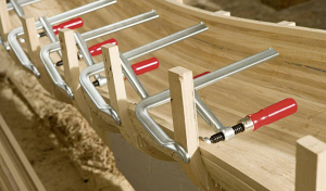 BESSEY Teljesen ac&eacute;l csavaros gyorsszor&iacute;t&oacute; fa foganty&uacute;val, GZ  , feszt&aacute;v: 250 mm, visszavon&aacute;s: 120 mm (GZ25)