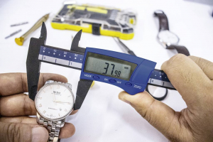 Dasqua Műanyag digit&aacute;lis tol&oacute;m&eacute;rő 75 mm,  (2035-0004)