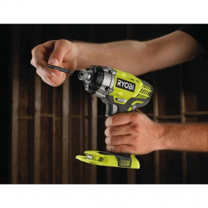 Ryobi 18 V &uuml;tvecsavaroz&oacute; akkumul&aacute;tor n&eacute;lk&uuml;l (RID1801M)