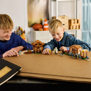 Lego Minecraft Id&eacute;zőt&aacute;mad&aacute;s a faluban (21596)