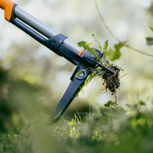 Fiskars X-series teleszk&oacute;pos gyomkiszedő (1080510)