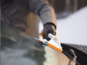 Fiskars 143062 SnowXpert kefe és jégkaparó