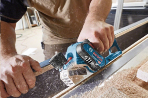 Bosch GHO 12V-20 solo akkus kézi gyalu (akku nélküli), kartonban (06015A7000)
