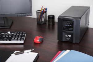 APC Smart-UPS 750VA SmartConnect sz&uuml;netmentes t&aacute;pegys&eacute;g USB (SMT750IC)