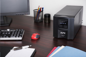 APC Smart-UPS SMT750IC 750VA SmartConnect szünetmentes tápegység USB