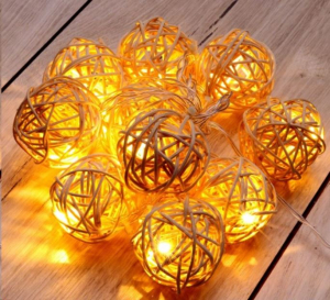 IRIS Gömb alakú fonott/rattan/1,5m/meleg fehér/10db LED-es/3xAA elemes fénydekoráció  (102-01)