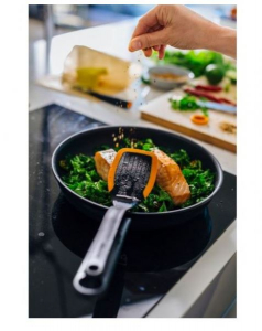 Fiskars 200967 Functional Form spatula, szilikon sz&eacute;llel