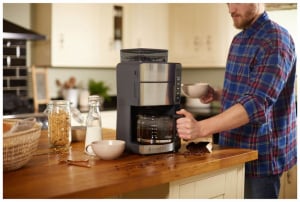 Russell Hobbs 25610-56 Grind&Brew darálós kávéfőző, üveg kiöntővel