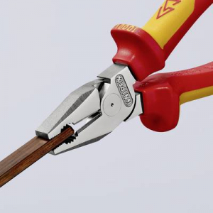 Erő kombinált fogó, 180 mm, vágási érték kemény: O 2,5 mm, zongorahuzal: O 2 mm, max. 16 mm2, Knipex 02 06 180
