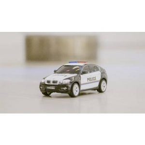 RC távirányítós modellautó, 1:24 méretű rendőrautó, fekete - fehér Revell Control 24655 BMW X6 Police