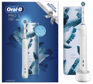 Braun Oral-B PRO 750 Cross Action fejjel fehér elektromos fogkefe +  excluzív útitok (10PO010285)